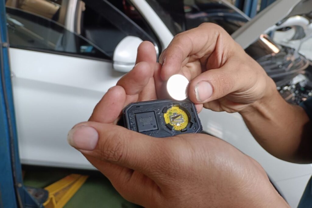 Kenali Tanda-Tanda Baterai Remote Mobil Habis - Otoinfo.id