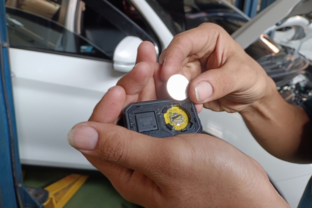 Kenali Tanda-Tanda Baterai Remote Mobil Habis - Otoinfo.id Kenali Tanda-Tanda Baterai Remote Mobil Habis - Otoinfo.id