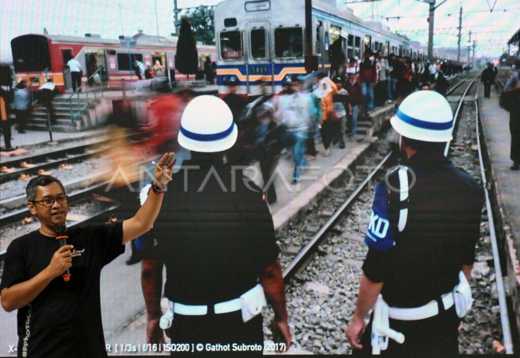 PELATIHAN FOTOGRAFI JALANAN | ANTARA Foto